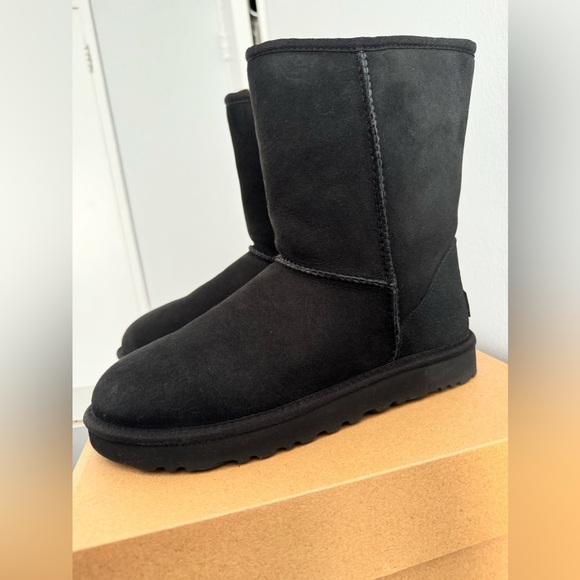 UGG classic short II size 7 like new - Picture 1 of 6